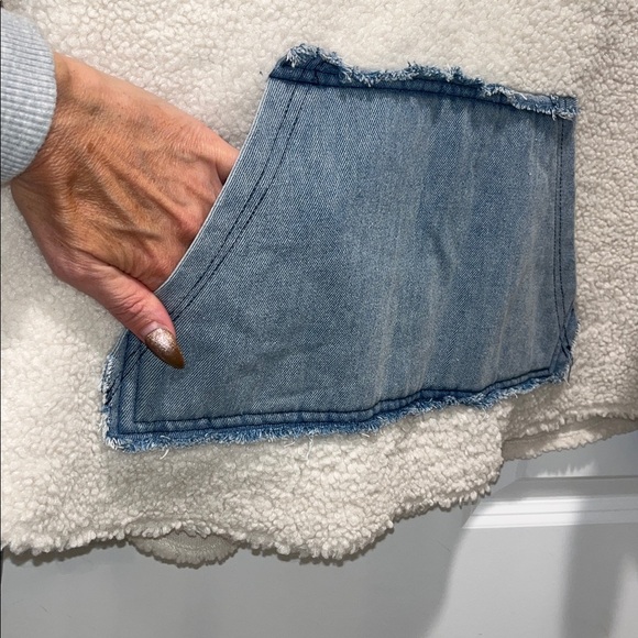 POL ivory Sherpa and Denim Half Zip Pullover Pearl Button Detail patchwork - Picture 5 of 8